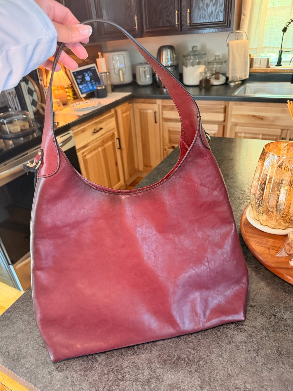 Classic Leather Shoulder Bag - Burgundy